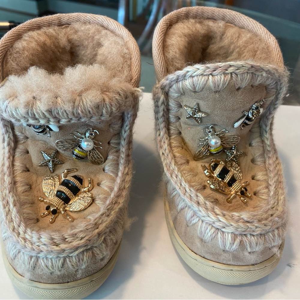 Kids size 10 Mou boots. Worn ONCE. Retail for $335. Rose beige. Super soft.